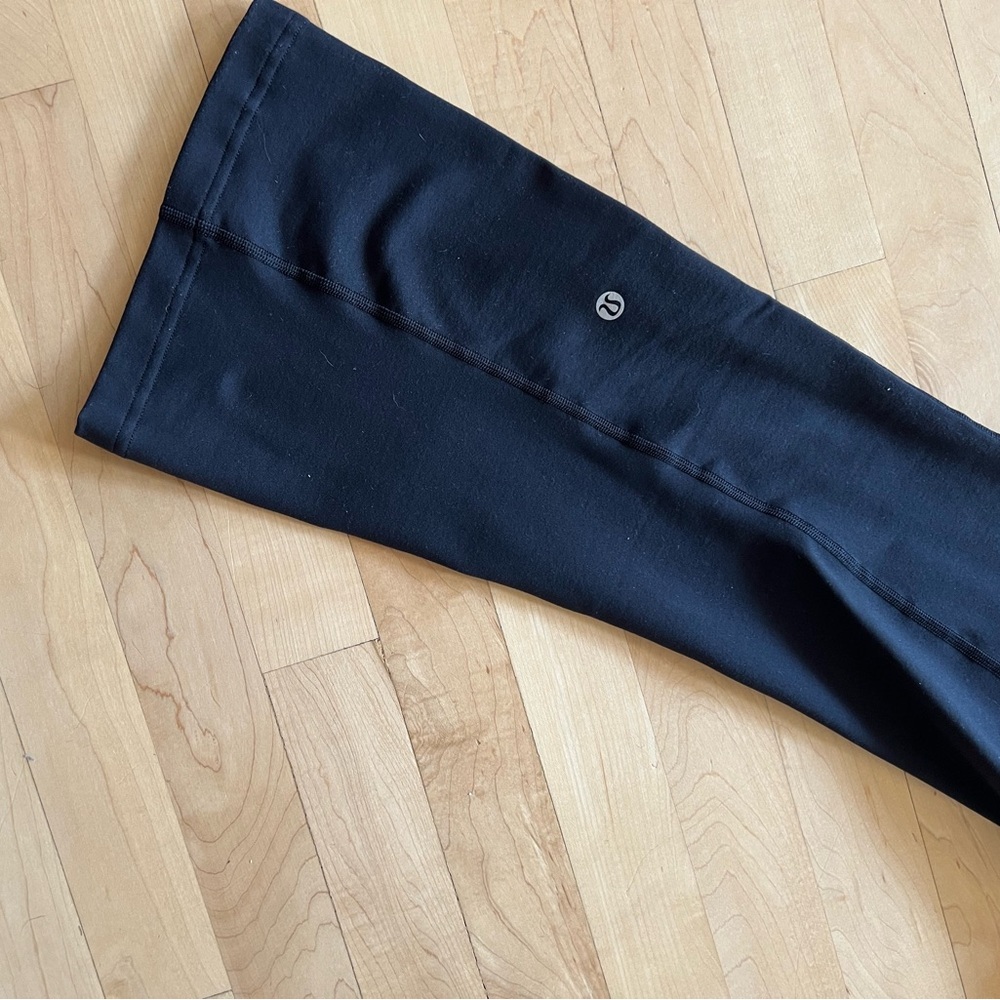 lululemon athletica Women’s cropped boot cut GROOVE CROP yoga pants